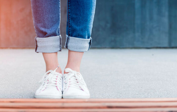 Vaqueros con el bajo vuelto para 2024 - Moda daddit